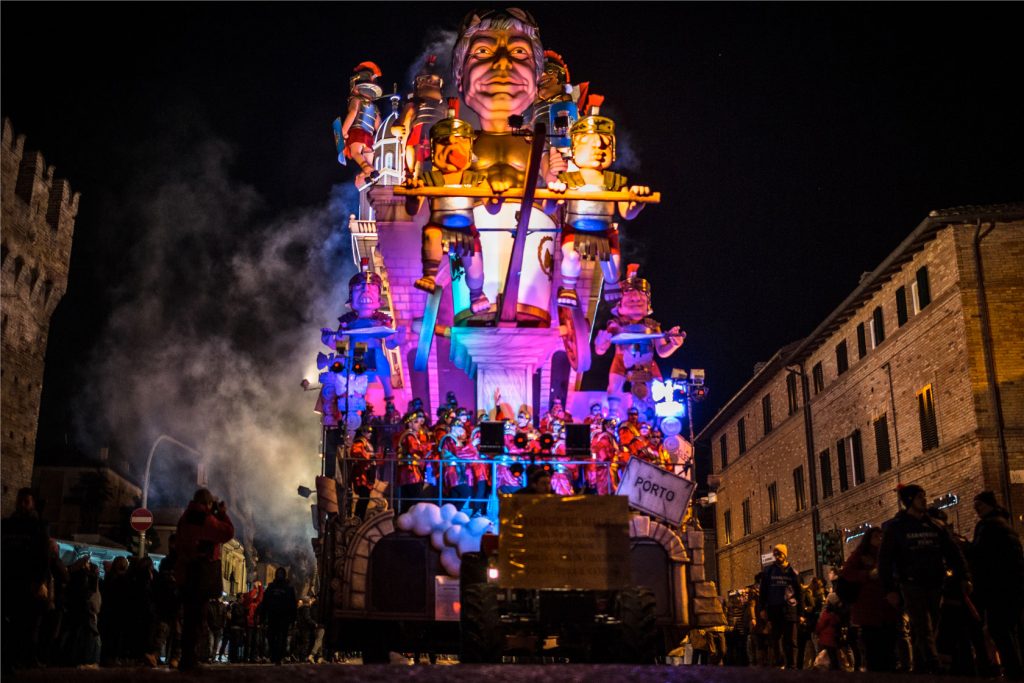 diferenças entre o carnaval no brasil e na itália