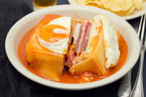 Francesinha, prato típico português