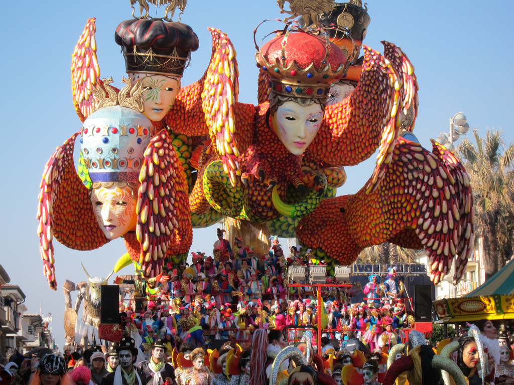 diferenças entre o carnaval no brasil e na itália