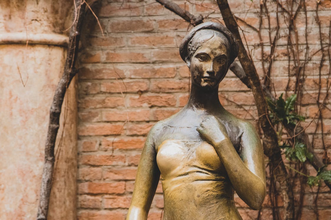 pontos turísticos da itália - estátua da casa da julieta